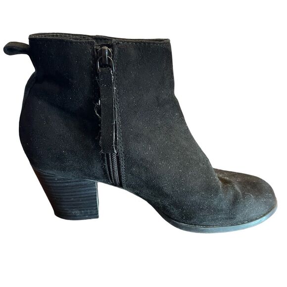 EUC Black Suede Heel Ankle Booties - Size 8 - Picture 6 of 7